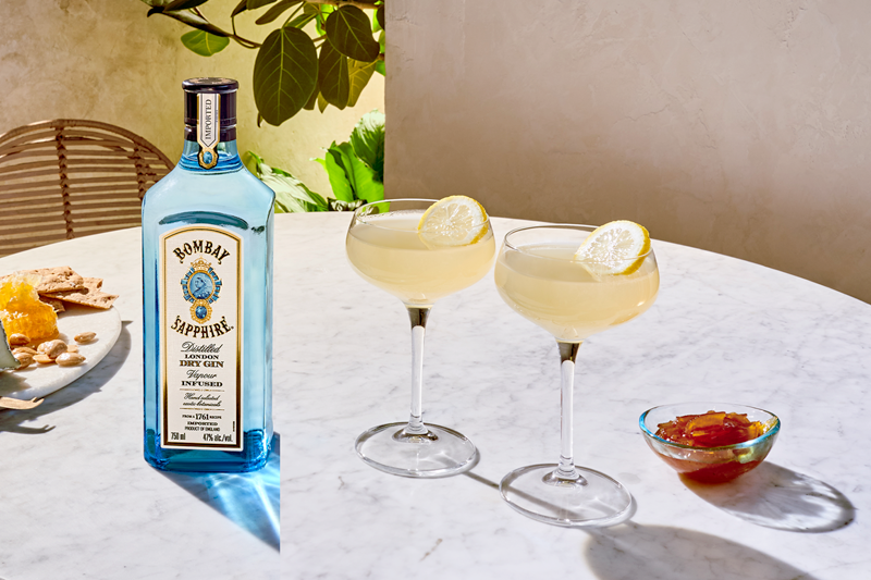 The perfect trio: gin, honey, and a splash of lemon, or as we like to call it, the Bombay Sapphire Bee’s Knees.

#BombaySapphire #StirCreativity 

Full recipe here: bombaysapphire.com/us/en/gin-cock…