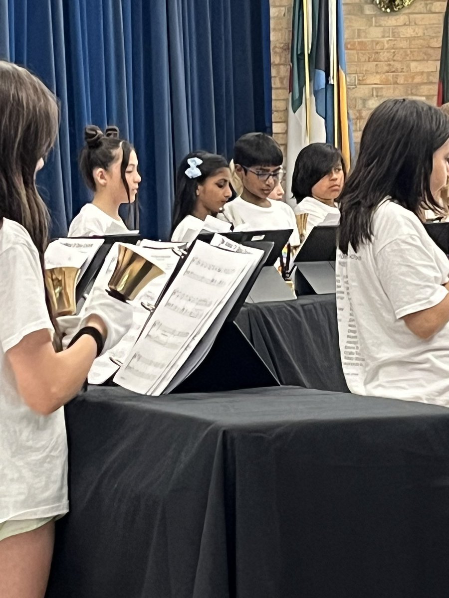 FWESIBPYP's tweet photo. It’s Fun Friday at Farmington Woods! Kinder Orientation for new families, Handbell Concert, PTA Meeting and Food Truck End of Year Picnic! Lots to celebrate from the amazing 23-24 school year together! #fweslearningbyheart❤️ https://t.co/dI3rsGUcpG