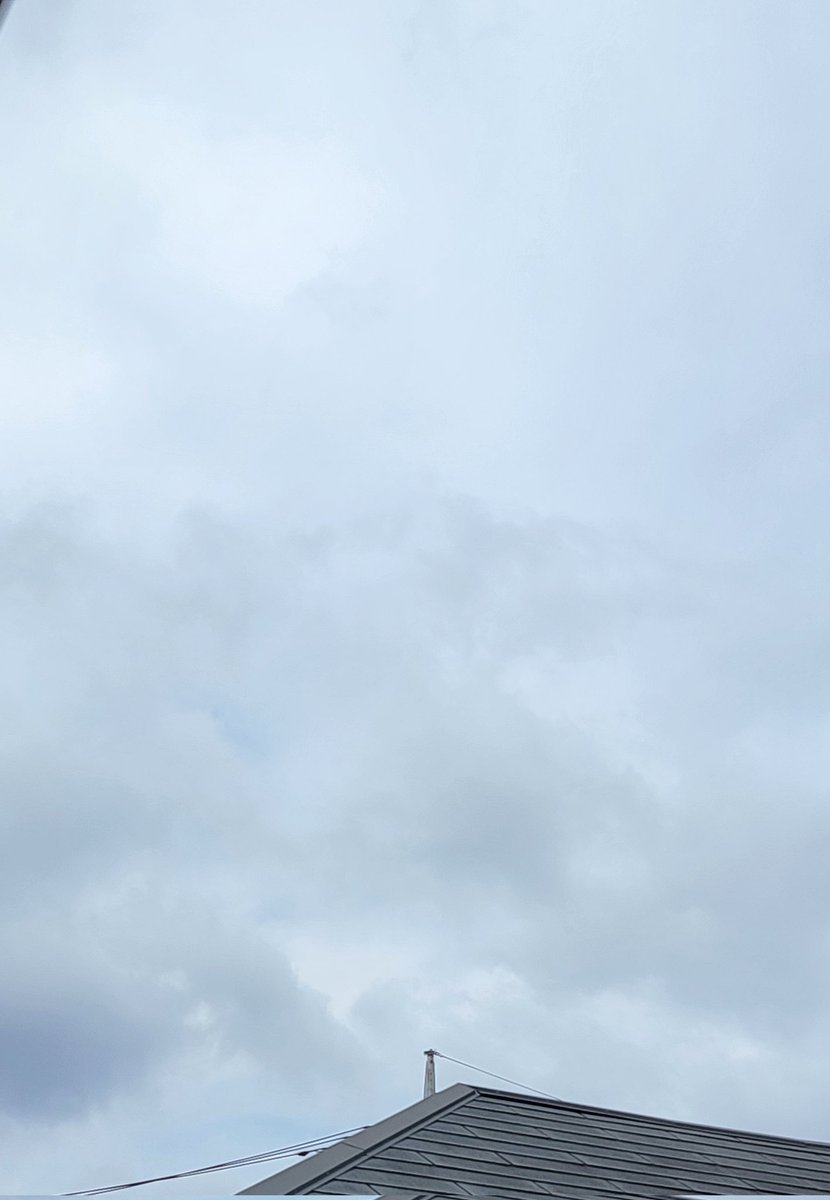 datemono0902's tweet photo. おはようございます！
今日の東京の天気は曇り時々晴れ
最高気温は26℃

バタバタしながらも
心はほっこりした毎日を
おくっています_(　_´ω`)_

梅雨がきますねー！
今月もよろしくお願いします！

#企業公式が毎朝地元の天気を言い合う
#企業公式夏のフォロー祭り
#企業公式相互フォロー
#イマソラ https://t.co/yrBP4tfATy