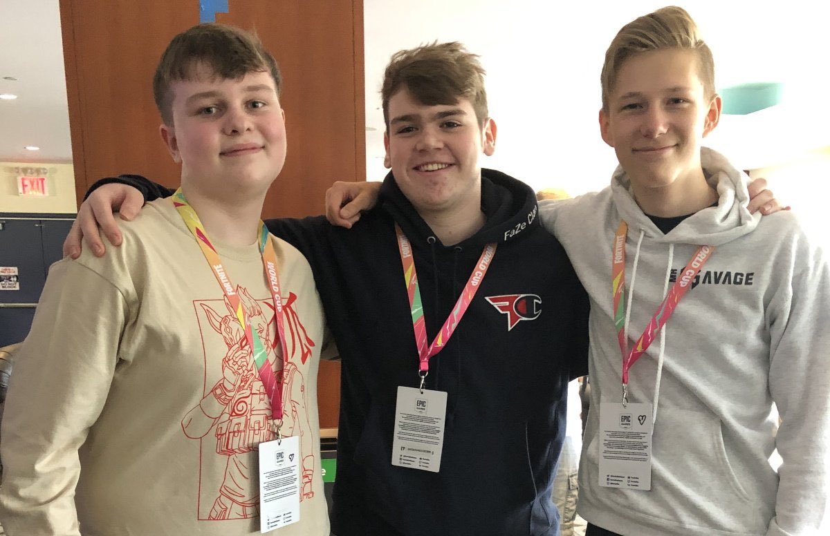 yoxics's tweet photo. @MrSavage @Mongraal him 💔 https://t.co/raYAY4LXHu