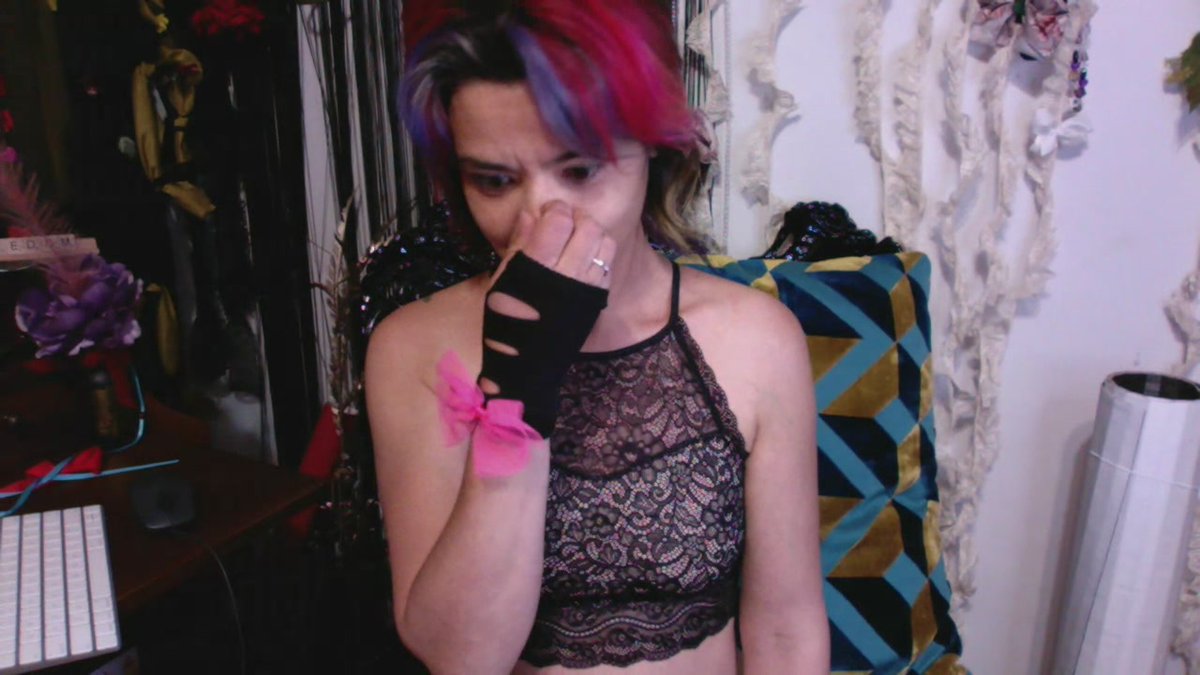 HelloDarling_XO's tweet photo. Darling 💋🌀✨ is live now! https://t.co/STDEMu1Xyh https://t.co/EIverKZS98