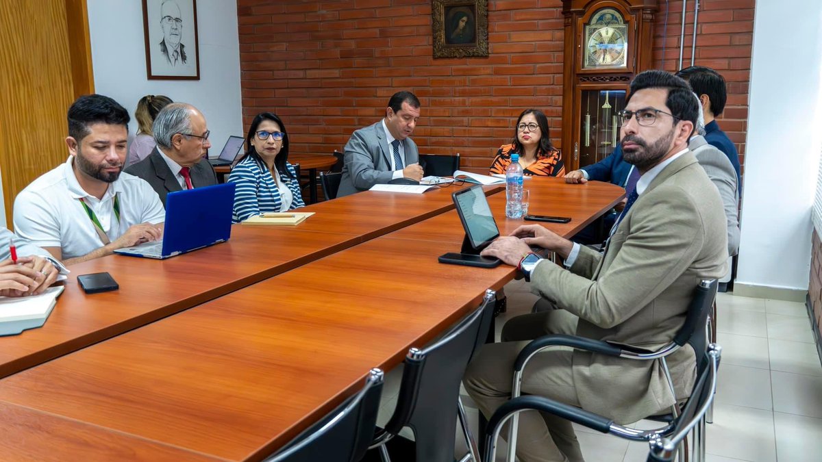 Universidad Técnica de Manabí (@utmmanabi) on Twitter photo 📌 En este encuentro además se mantuvo una reunión con el Eco. <a href="/Leoorlandoa/">Leonardo Orlando A.</a>, <a href="/PrefecturManabi/">Prefectura de Manabí</a>, quien realizó la presentación del Plan de Desarrollo y Ordenamiento Territorial de Manabí.
#UTMUnidos 📌 En este encuentro además se mantuvo una reunión con el Eco. <a href="/Leoorlandoa/">Leonardo Orlando A.</a>, <a href="/PrefecturManabi/">Prefectura de Manabí</a>, quien realizó la presentación del Plan de Desarrollo y Ordenamiento Territorial de Manabí.
#UTMUnidos