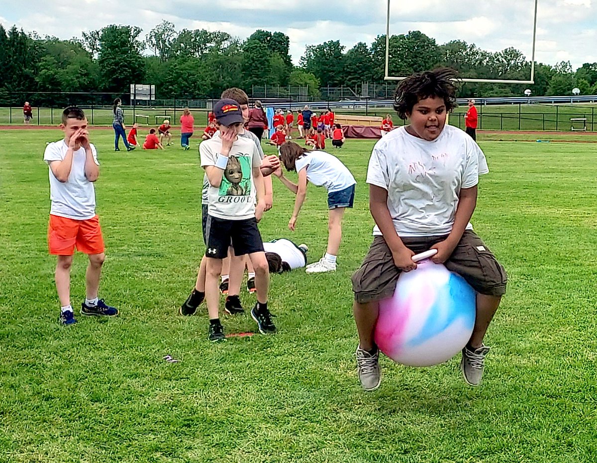 SECSDTweets's tweet photo. MORE FIELD DAYS FUN!
We just can't get enough of our annual Elementary School Field Days, which is why we asked faculty and staff to share pics, too! Check out the fantastic photos capturing more #SESmiles from our #SETeam on Facebook!
#WeAreSE #SEFamily #MaroonAndWhite https://t.co/kEnyf9MAL4