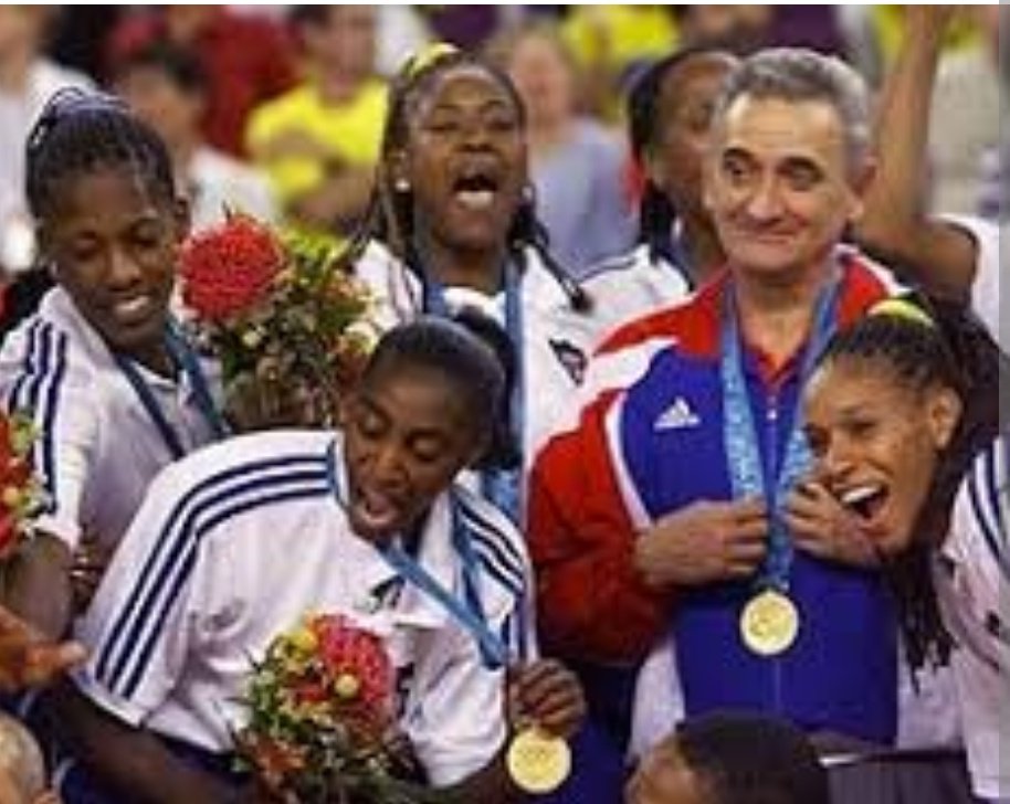 A 10 años de su desaparición física (1/6/2014), evocamos de manera especial a ese gran entrenador que siempre será gEugenio George . "Llevó al equipo femenino de voleibol de Cuba a los más altos sitiales de ese deporte en el mundo", recordó #FidelPorSiempre.