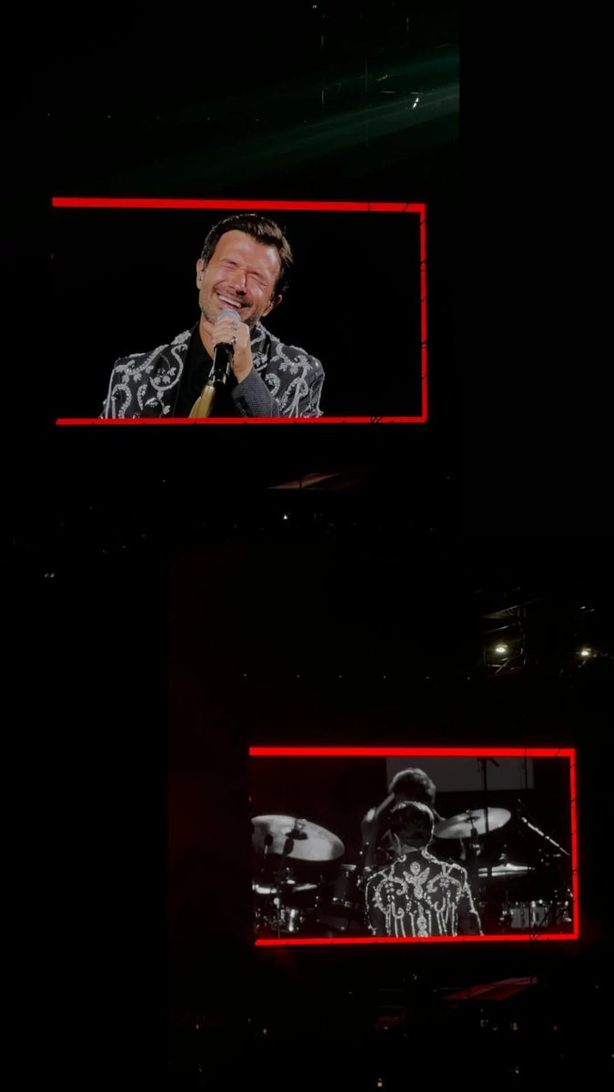 Sonunda 🥺🥳 çok uğraşılmış bir konserdi canlı dinlemek çok farklı hissettirdi tüm duyguları yaşattın resmen çok çok güzeldi ❤️‍🔥❤️‍🔥
her şey sensin <a href="/YALINonline/">Yalın</a>
Çok seviyorum  😭😭💖💖💖