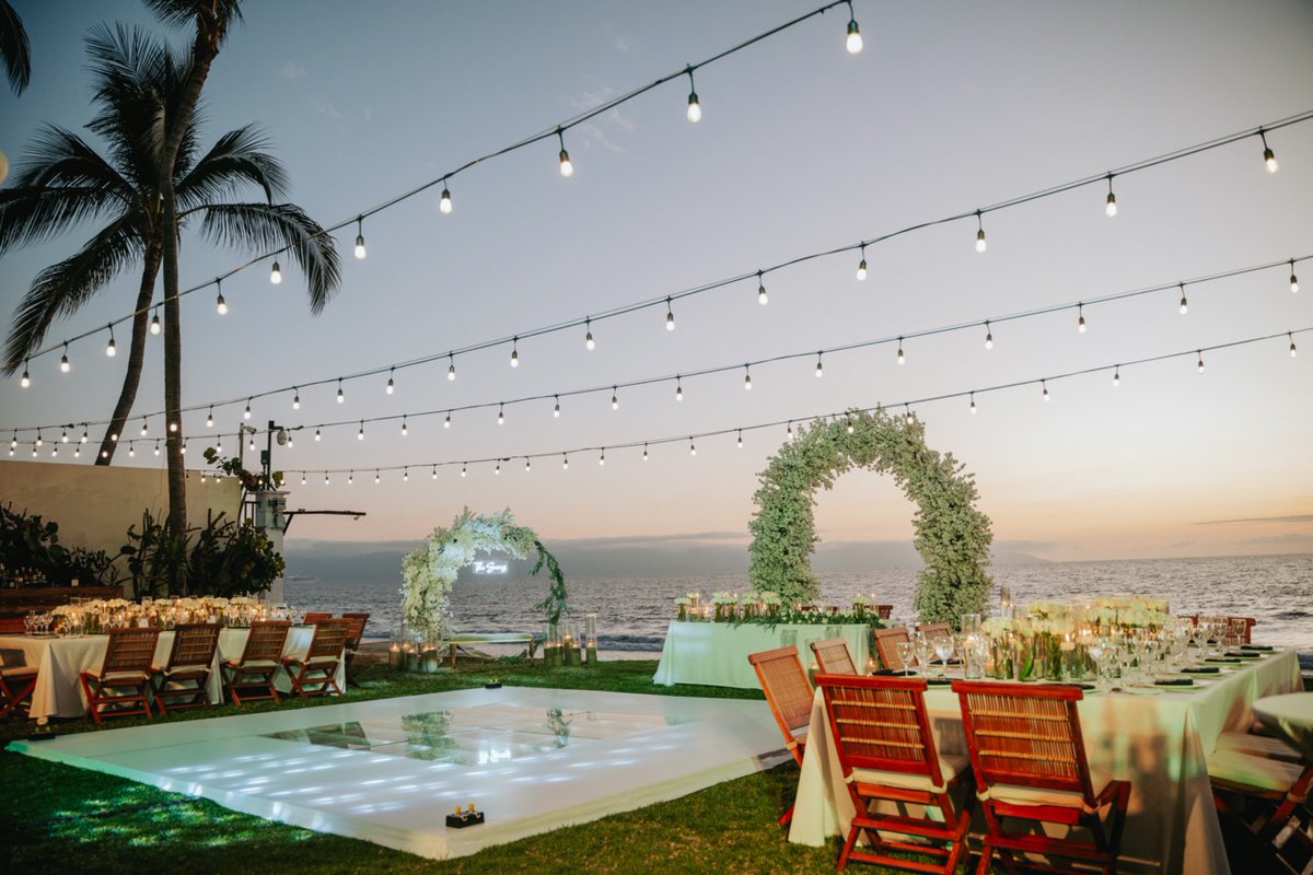 Just arrive and let us take care of everything for you. The most important moment of your life deserves to be perfect! #BeachfrontWedding #LuxuryHotel #PerfectMoment #VelasWeddings #WeddingsByVelas #DestinationWedding #WeddingWednesday #WeddingCouple