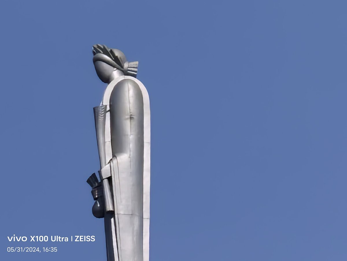 TFDMSwm's tweet photo. @ISAQUES81 Vivo x100 Ultra 
A go-to Zoom test . Statue on the Chicago Stock exchange building.
Clearest @ 100 X by far I've seen in 10 yrs . https://t.co/OV6JTFoSye