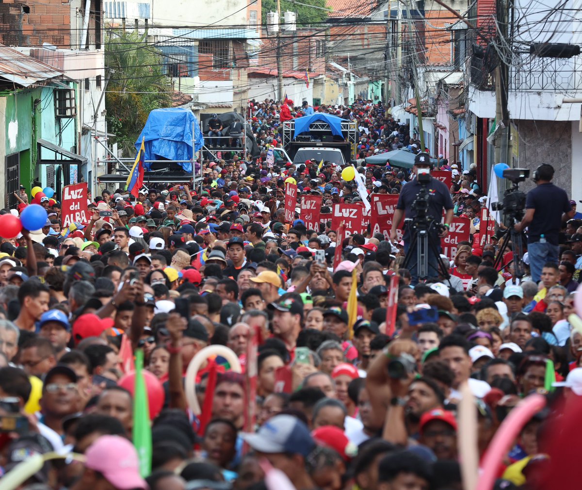 #LoDijo | Vicepdta. Ejecutiva, @delcyrodriguezv, desde marcha en Guatire: ¿Dónde estaban los patarucos que ahora vienen a pedir votos? No dieron la cara en las peores dificultades que nos tocó vivir y pidieron más sanciones, sin importarles que causarían más sufrimiento al pueblo