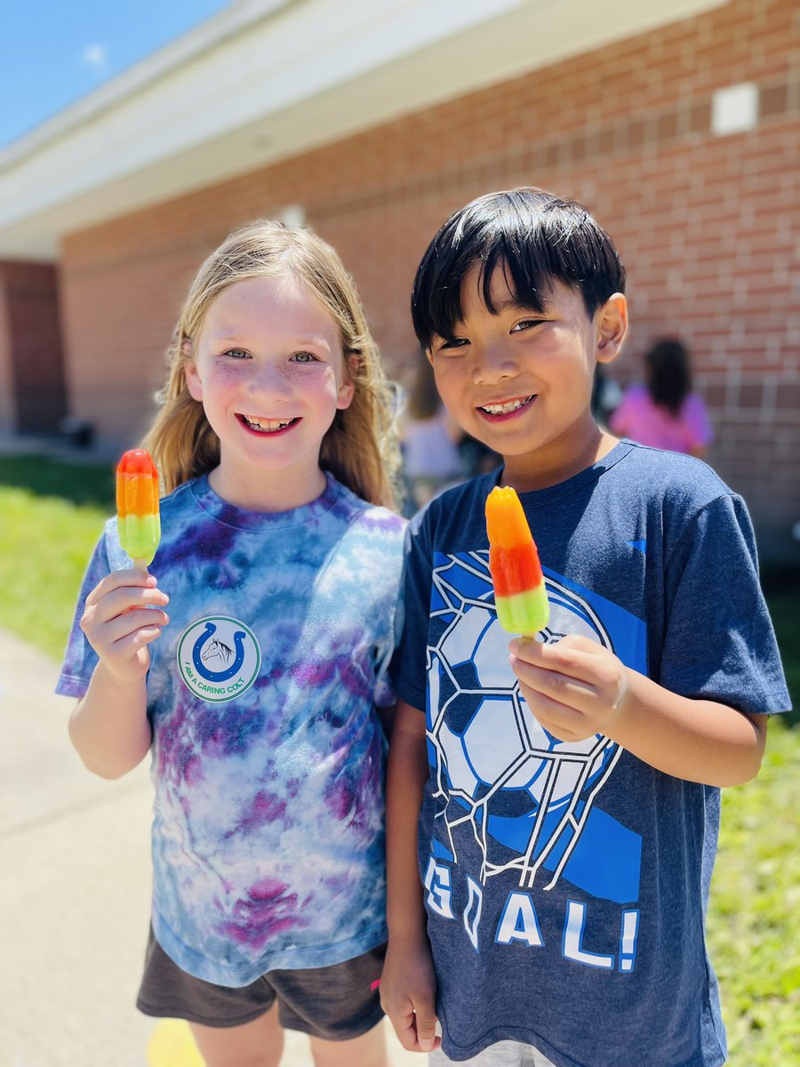 Danielle Minehan (@minehanclass) on Twitter photo Spanish Immersion teachers love when they can co-teach lessons! Today we read Paletero Man in English & Spanish to celebrate Popsicle Day. <a href="/cfescolts/">Christopher Farms</a> <a href="/kelly_arble/">Kelly Arble</a> <a href="/SrtaWornom/">SrtaWornom</a> Spanish Immersion teachers love when they can co-teach lessons! Today we read Paletero Man in English & Spanish to celebrate Popsicle Day. <a href="/cfescolts/">Christopher Farms</a> <a href="/kelly_arble/">Kelly Arble</a> <a href="/SrtaWornom/">SrtaWornom</a>