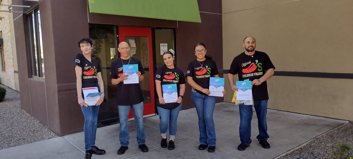 g2762rt's tweet photo. Cheers to our #TeamSantaFe members that live the @Chilis Chilihead Commitment every day. 🌟They are constant developing themselves as well as their peers. 
So today we made it official! 🌶❤️‍🔥#CertifiedTrainers
#ChilieLove
#ChilisJobs
@JBarraza6
@tjposthuma
@Robcinsf 
@ChilisVTT https://t.co/JkvNbXEwuP