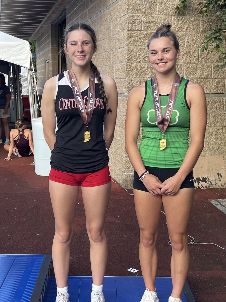 Congratulations to Khloie Walker who placed 9th in the pole vault at state !! All state again. Way to go Khloie