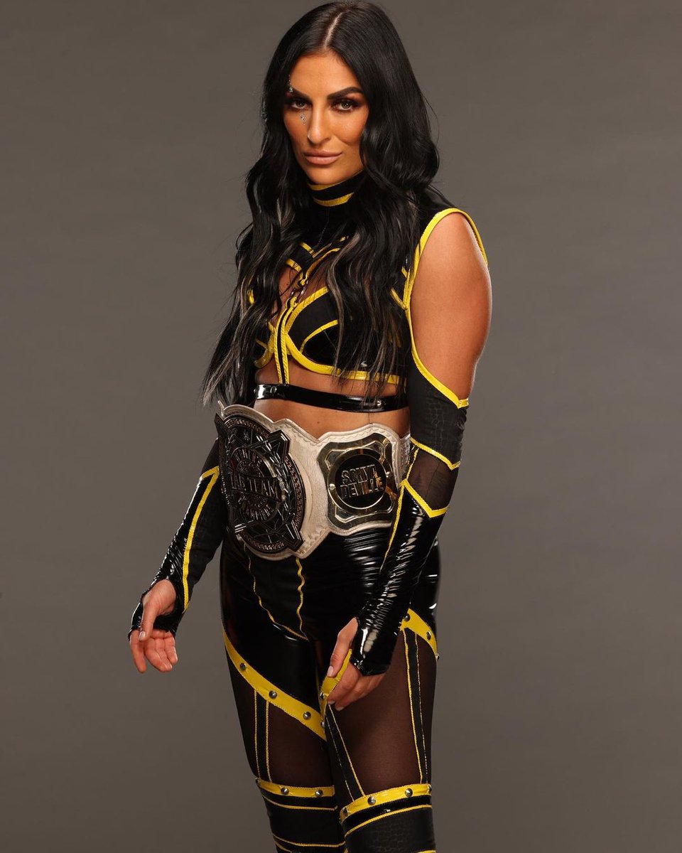 QUIEN ESTA A UN PASO DE VOLVER ALA ACCION LUCHISTICA ES LA SEÑORITA LUCHADORA @SonyaDevilleWWE DESPUES DE UN AÑO Y MEDIA DE ESTAR LESIONADA COMO SE RECORDARA DESDE FINALES DEL 2022 SE LASTIMO LA RODILLA