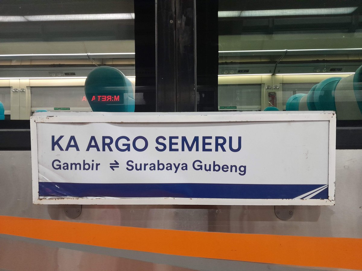 Dirgahayu Kereta Api Argo Semeru ke 1 Tahun (1 Juni 2023 - 1 Juni 2024) telah membanggakan warga Jakarta dan warga Surabaya.
#fotosepur 
#keretaapi 
#transportasidarat 
#jakarta 
#surabaya
#indonesia
#railway
#railfans
@KAI121
@keretaapikita
@sahabat_kereta
@jalur5_
@argothrottle