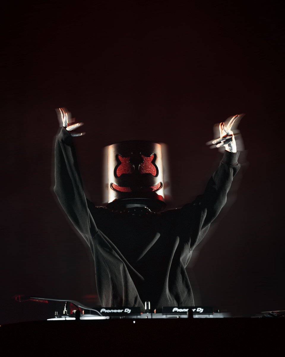 Marshmello_JPN's tweet photo. 今年4月にアメリカで開催された、Marshmello x SVDDEN DEATHによる #MELLODEATH ツアーのライブ映像が公開😈😈

“MELLODEATH @ REDROCKS 2024”
https://t.co/8or6gBxAUn https://t.co/xCRerBLq7D