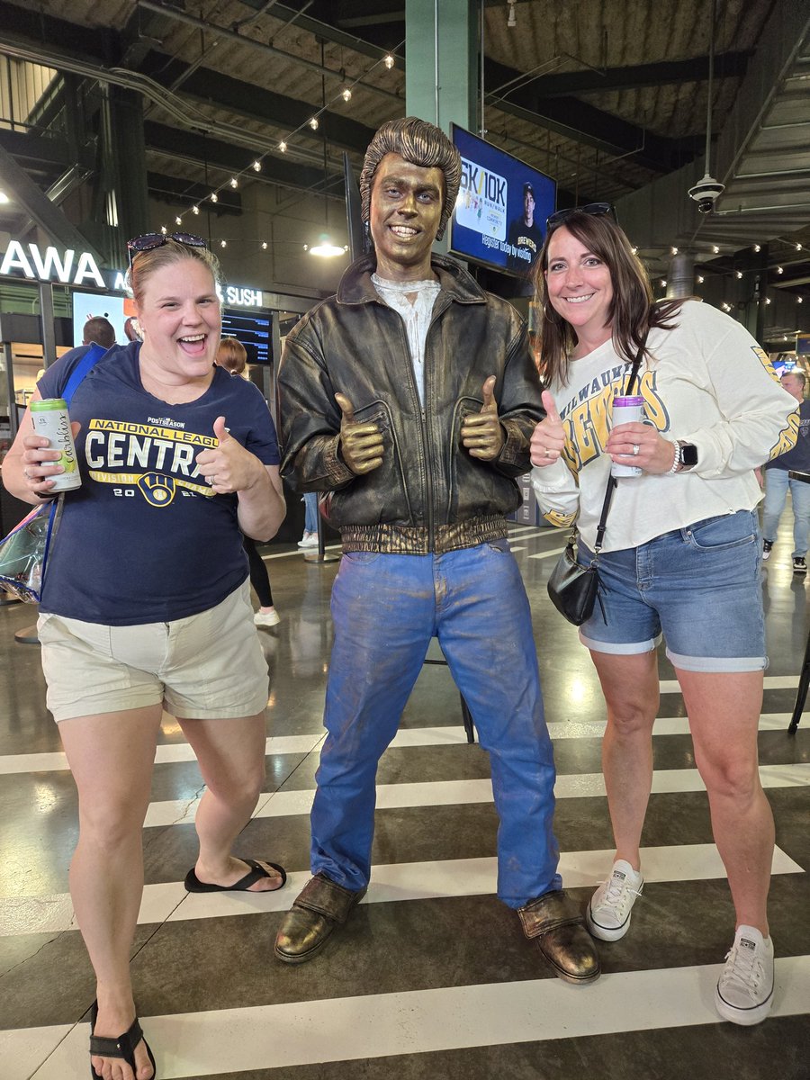 diluvsthebrew's tweet photo. #happydays #bronzefonz #thisismycrew https://t.co/08s4b8aOiZ