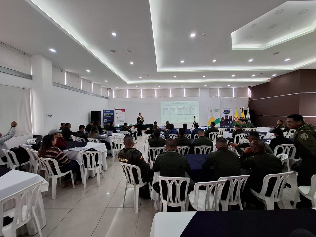 DNP_Colombia's tweet photo. La Subdirección de Seguridad y Defensa del #DNP realizó una jornada de capacitación a los 63 municipios de Nariño sobre formulación, implementación, seguimiento y evaluación de los #PISCC, resaltando su carácter estratégico y articulador.
¡En el #GobiernoDelCambio promovemos la seguridad ciudadana y la convivencia en los territorios!