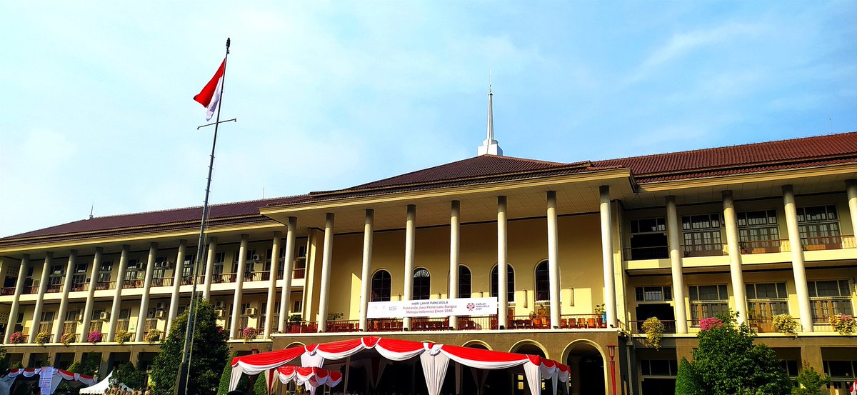 Selamat Hari Lahir Pancasila
"Pancasila Jiwa Pemersatu Bangsa Menuju Indonesia Emas 2045"