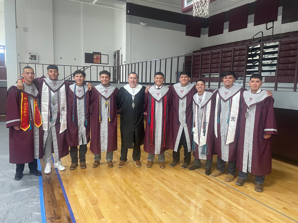 YHSIndiansbase1's tweet photo. Last pic with this group!! Gonna miss these guys!! #tribeof24 #valleyboys https://t.co/md6Lm70p8p