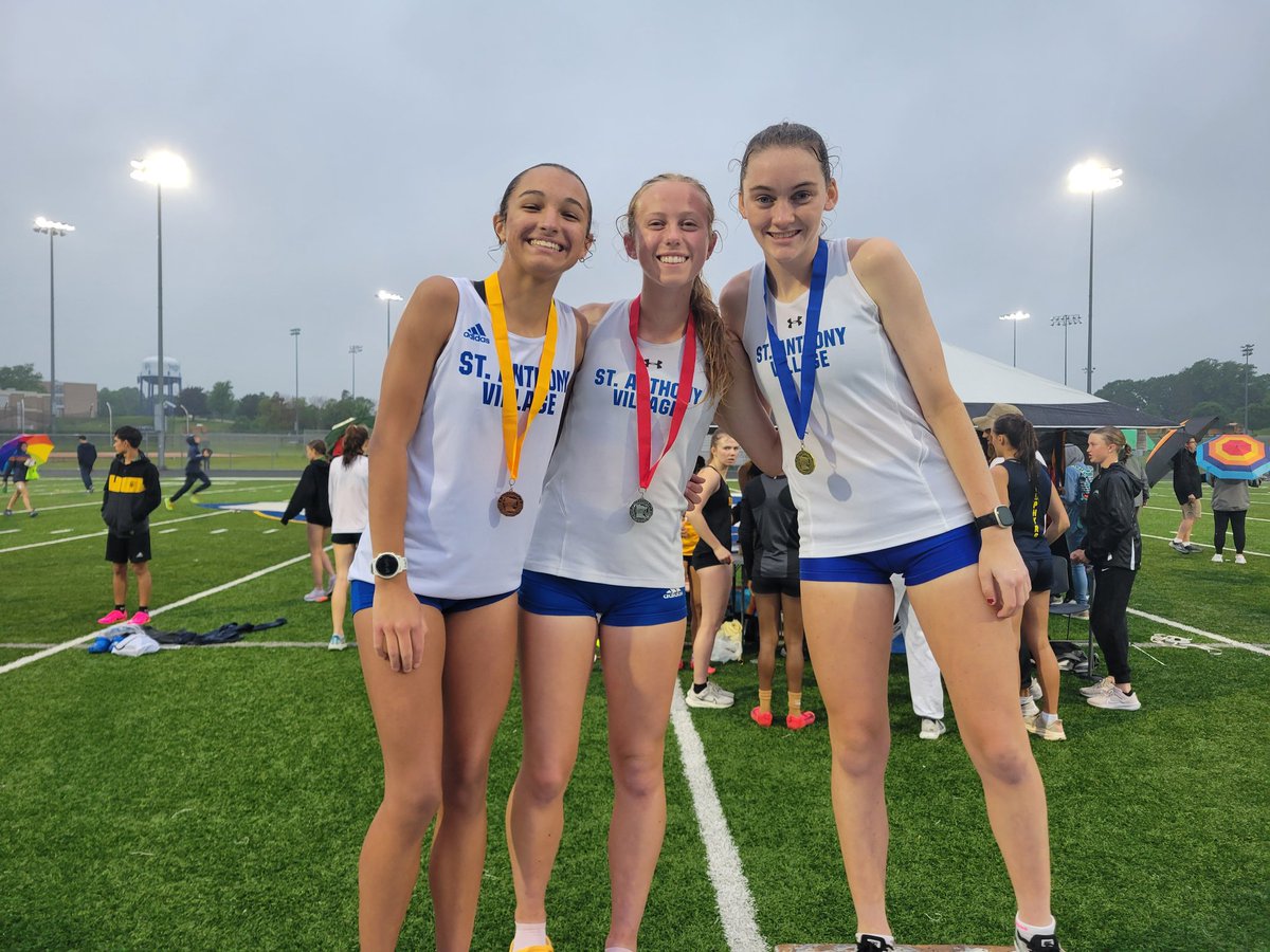 Congratulations to Meghan, Piper, and Naomi for placing 1st, 2nd, and 4th in the 800m race!

Meghan and Piper will compete at state in the 800 next week!

#GoHuskies