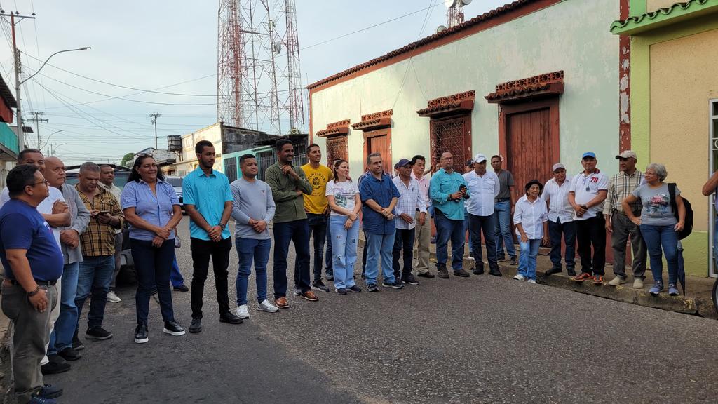 MonagasAD's tweet photo. #31Mayo | Acompañamos a nuestro Secretario de Organización Nacional @PieroMaroun en asamblea con dirigentes @ADemocratica de Punta de Mata Estado Monagas. ¡Trabajo incansable y permanente por el cambio con @EdmundoGU y la unidad!🇻🇪 https://t.co/HBs5lIE6oy