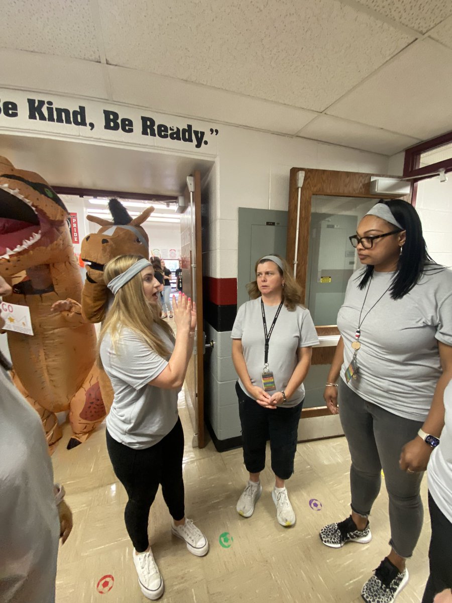 Ms_Menis's tweet photo. It’s a great day to be a Mustang! A special shout out goes to the fabulous team that planned this wonderful event to celebrate the students being safe, kind, and ready! Have a great summer, Mustangs!@mustangpride204 https://t.co/16EzDmU7io