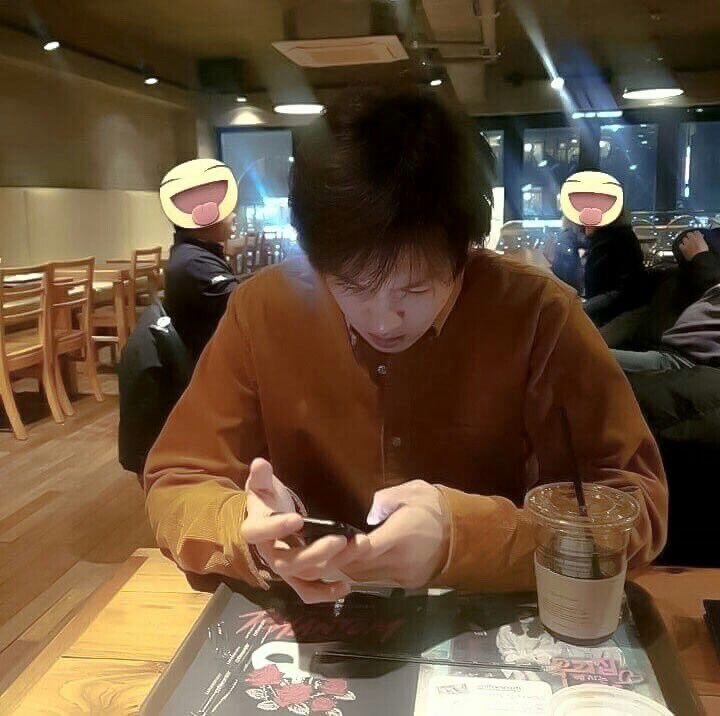 yejiapsaur's tweet photo. grumpy bf https://t.co/Na4EMZf828