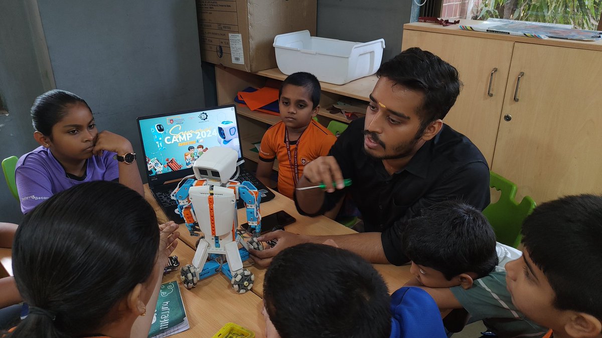DevaDathSuriya1's tweet photo. Empowering the next generation of innovators! Had an amazing time training these bright minds in STEAM robotics and AI concepts for summer camp. Watching them learn and grow is truly inspiring. The future is in good hands #STEAMeducation #Robotics #AI #SummerCamp #InspiringYouth https://t.co/jffFaXqGqo