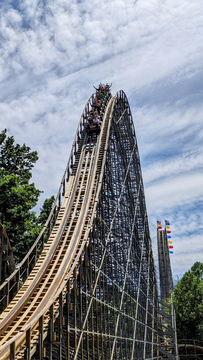 codetocoaster's tweet image. Absolutely incredible first day of Holiwood Nights @HolidayWorld. Words can't describe how insane trimless night rides are on The Voyage! Also, great to meet @coasterstudios and @sarahfromcs!