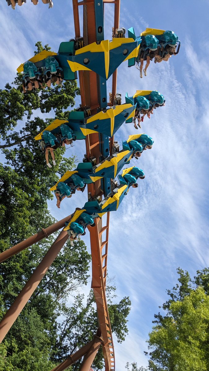 codetocoaster's tweet image. Absolutely incredible first day of Holiwood Nights @HolidayWorld. Words can't describe how insane trimless night rides are on The Voyage! Also, great to meet @coasterstudios and @sarahfromcs!