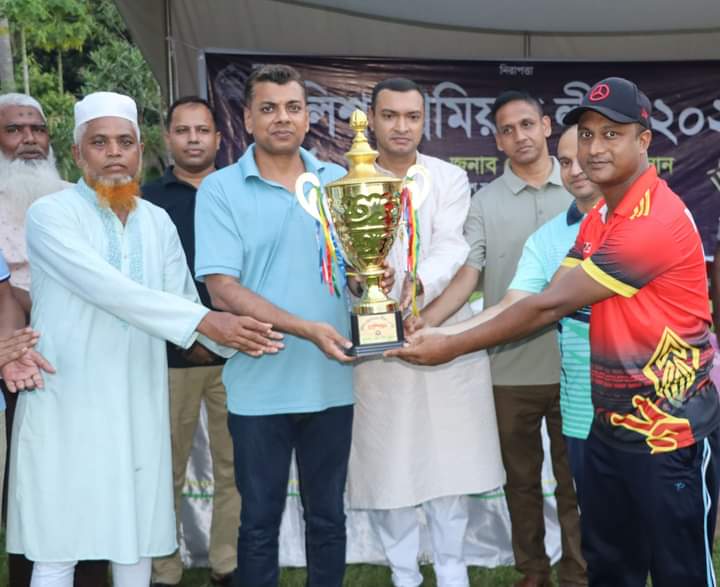 নড়াইলে পুলিশ প্রিমিয়ার ক্রিকেট লীগ এর ফাইনাল খেলা অনুষ্ঠিত