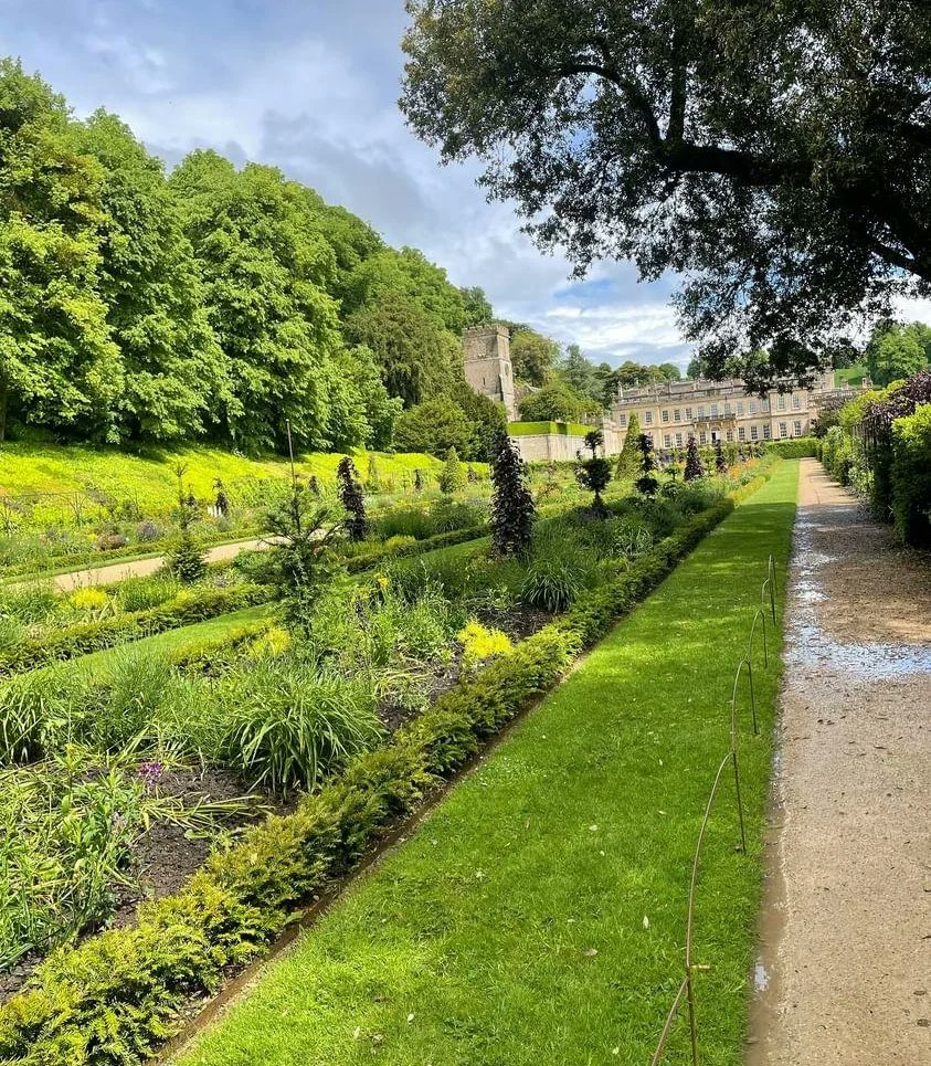 NTDyrhamPark's tweet photo. Happy weekend and it looks like a sunny one! Thanks to visitor Sarah G for sending us these lovely pictures from her recent visit. 🌞😎🌸

#WeekendGarden 
#SunnyGarden
#SunnyWeekend 
#WeekendAdventures 
#June https://t.co/bEctSqsHZm