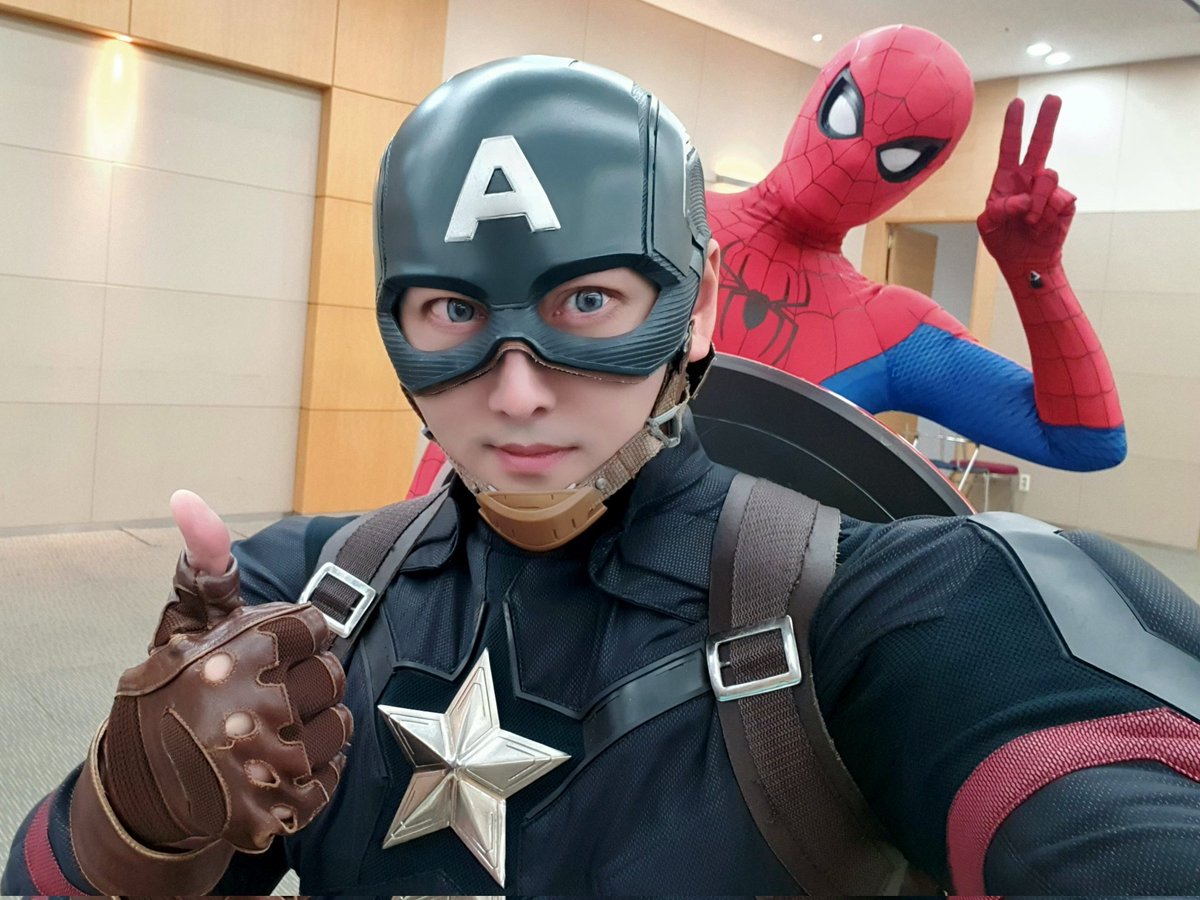 captain_cos's tweet photo. 방패에 핀 거미꽃 ⭐️🕷🥀
행사 끝 #63Run #캡틴아메리카
#스파이더맨 @spidey_shade
#CaptainAmerica #SpiderMan https://t.co/ZOkZkfvHWx