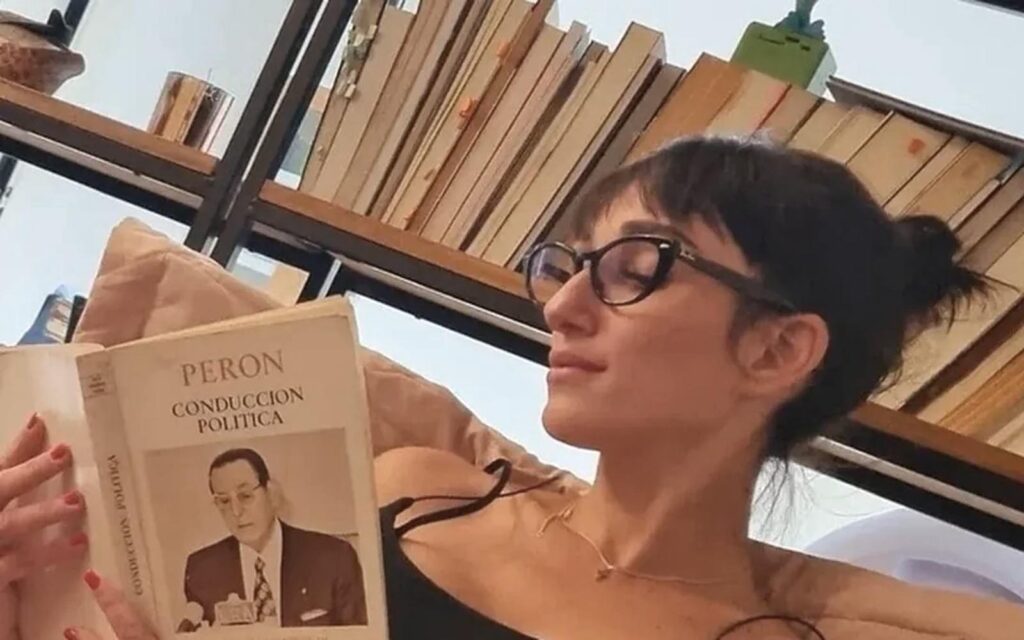 itqv's tweet image. Habría que empezar una campaña #AlertaFlequillo en el Ministerio de Petovello.