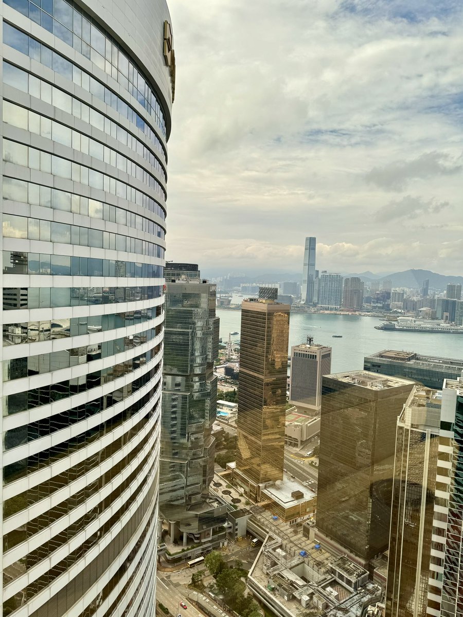 CraigDownton's tweet photo. @HiltonHonors @Hilton Just look at these stunning views from the suite in the Conrad Hilton Hong Kong. Also the team in this hotel were absolutely exceptional!!! https://t.co/nfcFaT0V2D
