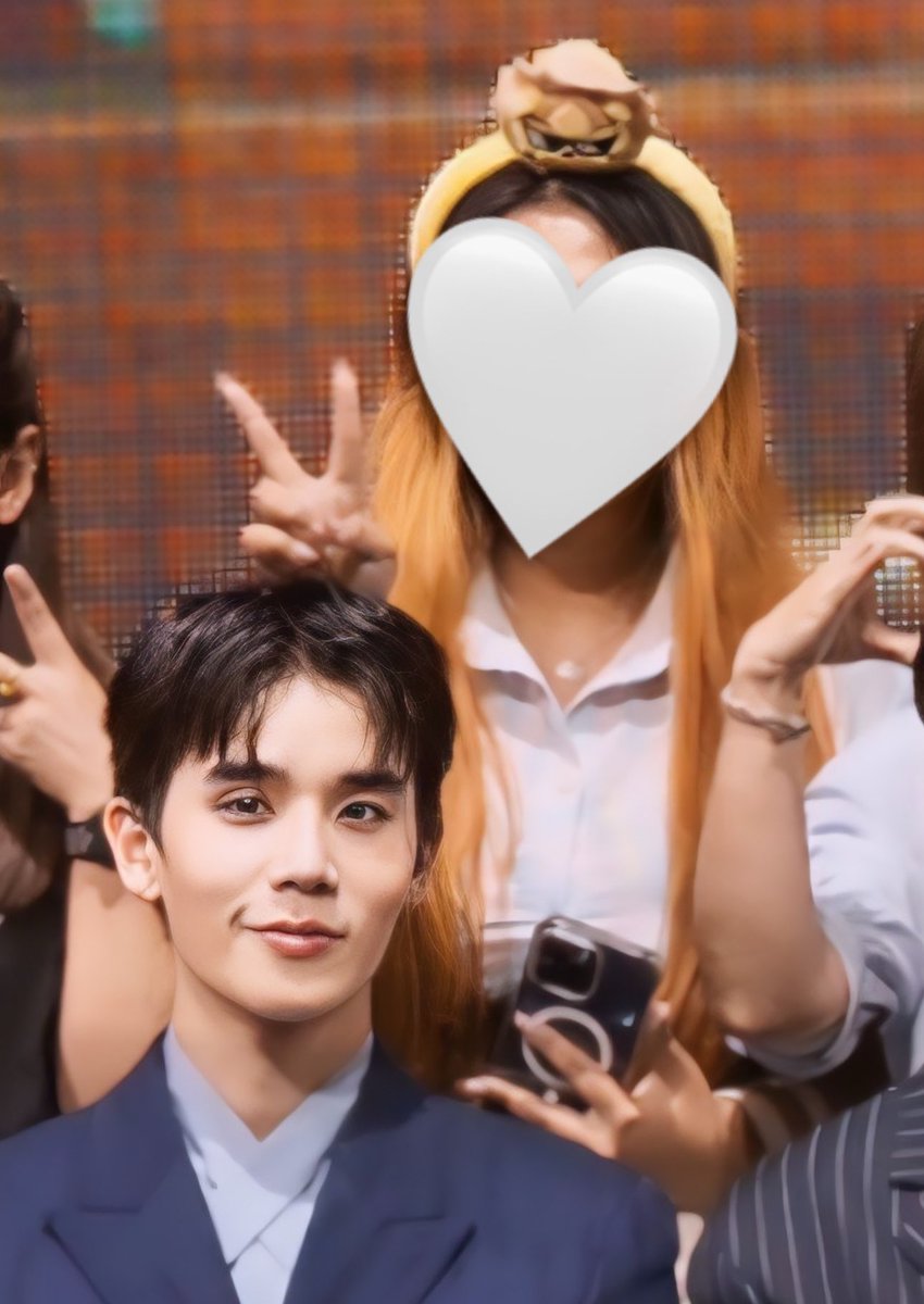 not related to gemfot but i got a pic with doc jimmy AAAAA crying rn 😭😭 i actually also talked to gem but i can’t find the clip of it yet i do have the voice recording tho 🥹