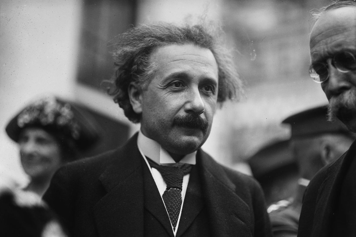 'Gerçek bilgi, nelerin öğrenilebileceğini bilmektir; gerisi, kütüphanelerde mevcuttur.' 

- Albert Einstein, Son Yıllarımdan (Out of My Later Years)
#alberteinstein