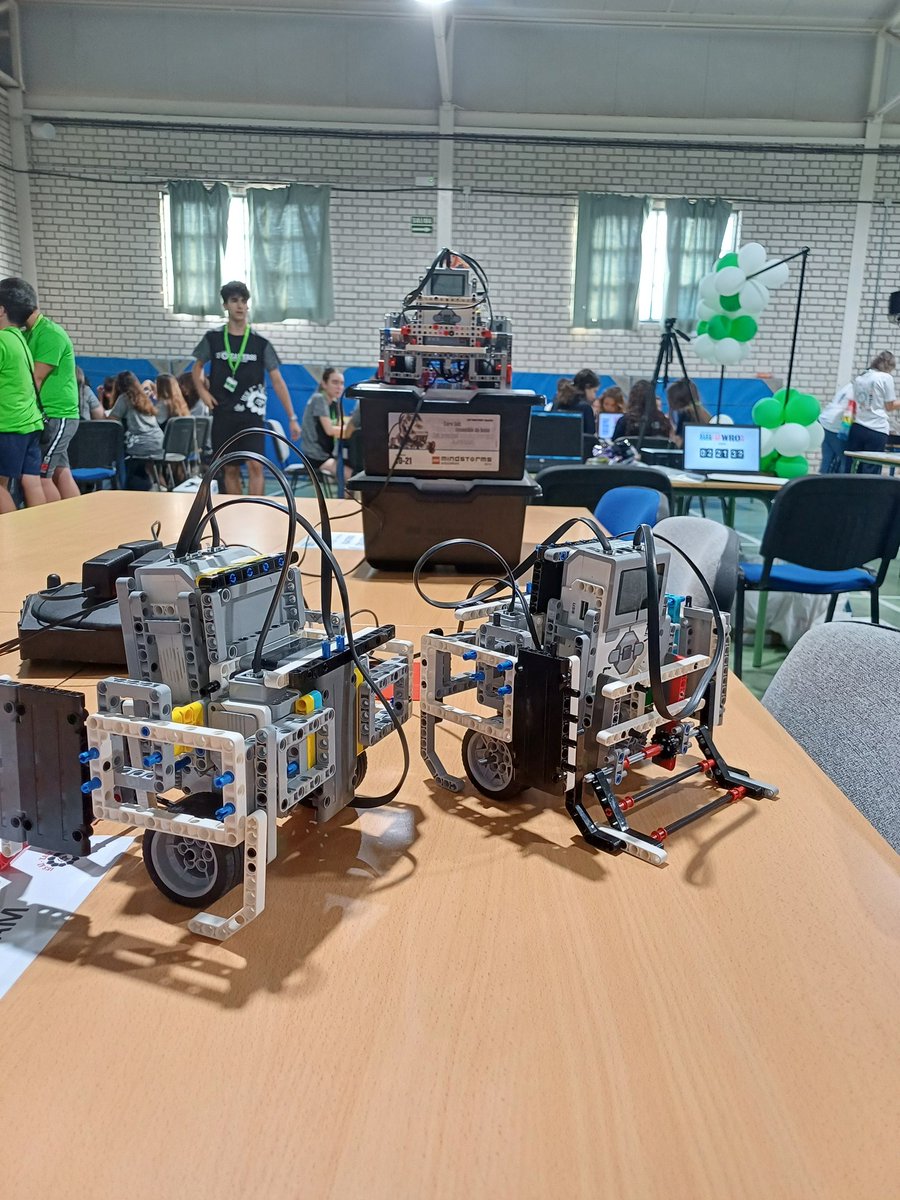 loluqueca's tweet photo. Comienza en @IESAZZAITjaen la fase territorial de la World Robot Olympiad, 24 equipos y 100 participantes apasionados por la robótica.
@WROOfficial 
@EducaAnd
@AytoJaen https://t.co/5KgktVN6gr