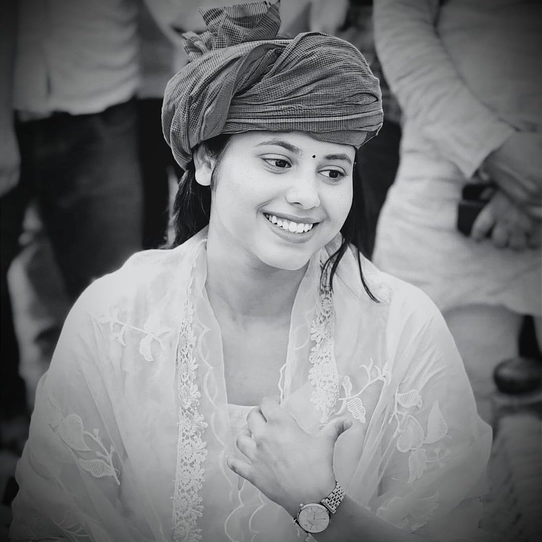PriyaSarojMP's tweet photo. #NewProfilePic https://t.co/AjHO2vL70y