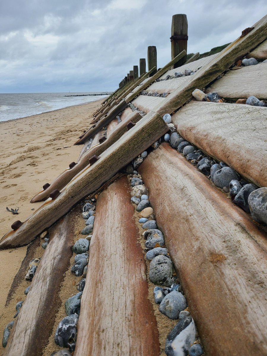 A beach walk at any time of the year is simply full of beauty. 
#Overstrand 
#northnorfolk
#beachwalk