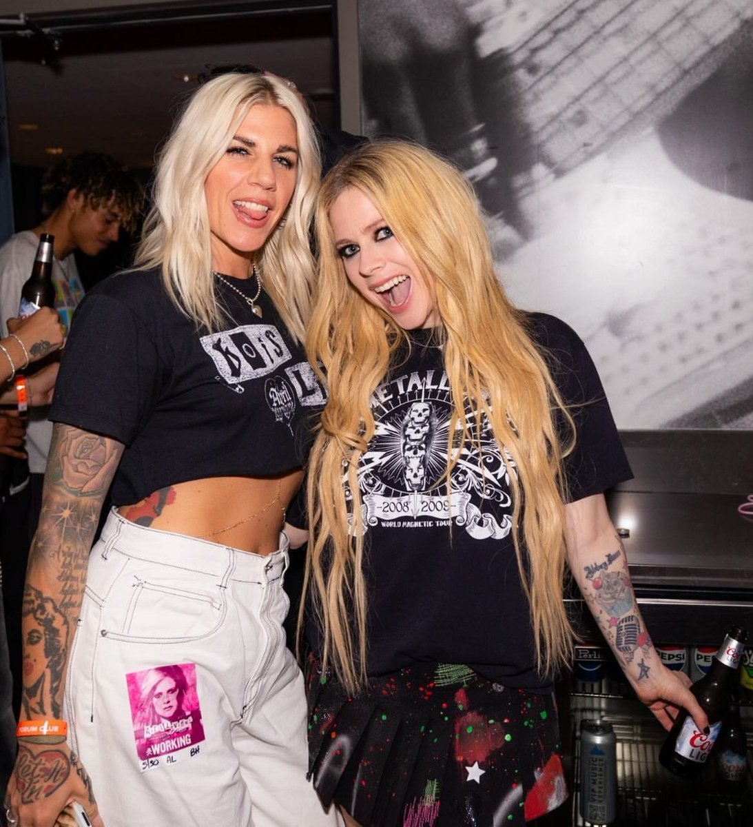 AvrilTribe's tweet image. Avril Lavigne with Elisa Jane, Landon Baker, Iann Dior, Royal and the serpent, Ashton Michael

#AvrilLavigne #ElisaJane #LandonBarker #IannDior #Royalandtheserpent