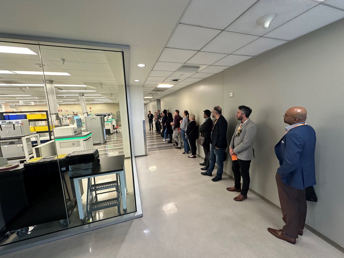 MTPConnect_AUS's tweet image. Stop 2 for @MTPConnect_AUS #BIObus visit program was at @illumina to tour their impressive genomics R&amp;amp;D &amp;amp; flow cell manufacturing capabilities for genome sequencing technologies. Thanks to @DrEmmaBall and Tom Berkovits for hosting our Australian biotech delegation. 🇦🇺🧬#BIO2024