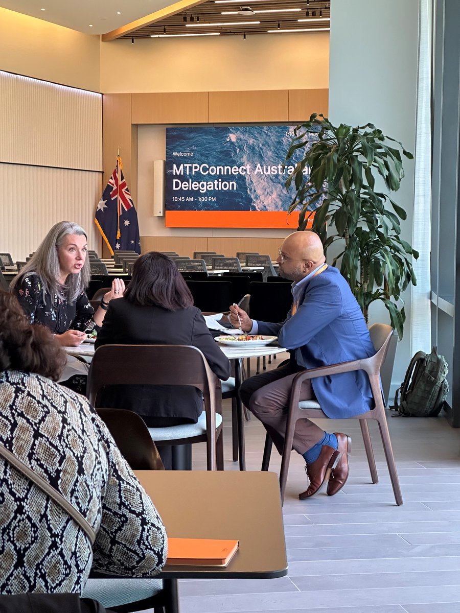 MTPConnect_AUS's tweet image. Stop 2 for @MTPConnect_AUS #BIObus visit program was at @illumina to tour their impressive genomics R&amp;amp;D &amp;amp; flow cell manufacturing capabilities for genome sequencing technologies. Thanks to @DrEmmaBall and Tom Berkovits for hosting our Australian biotech delegation. 🇦🇺🧬#BIO2024