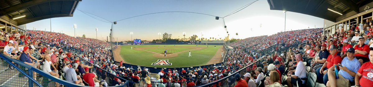 Dr_Chalk's tweet image. Amazing crowd at @ArizonaBaseball