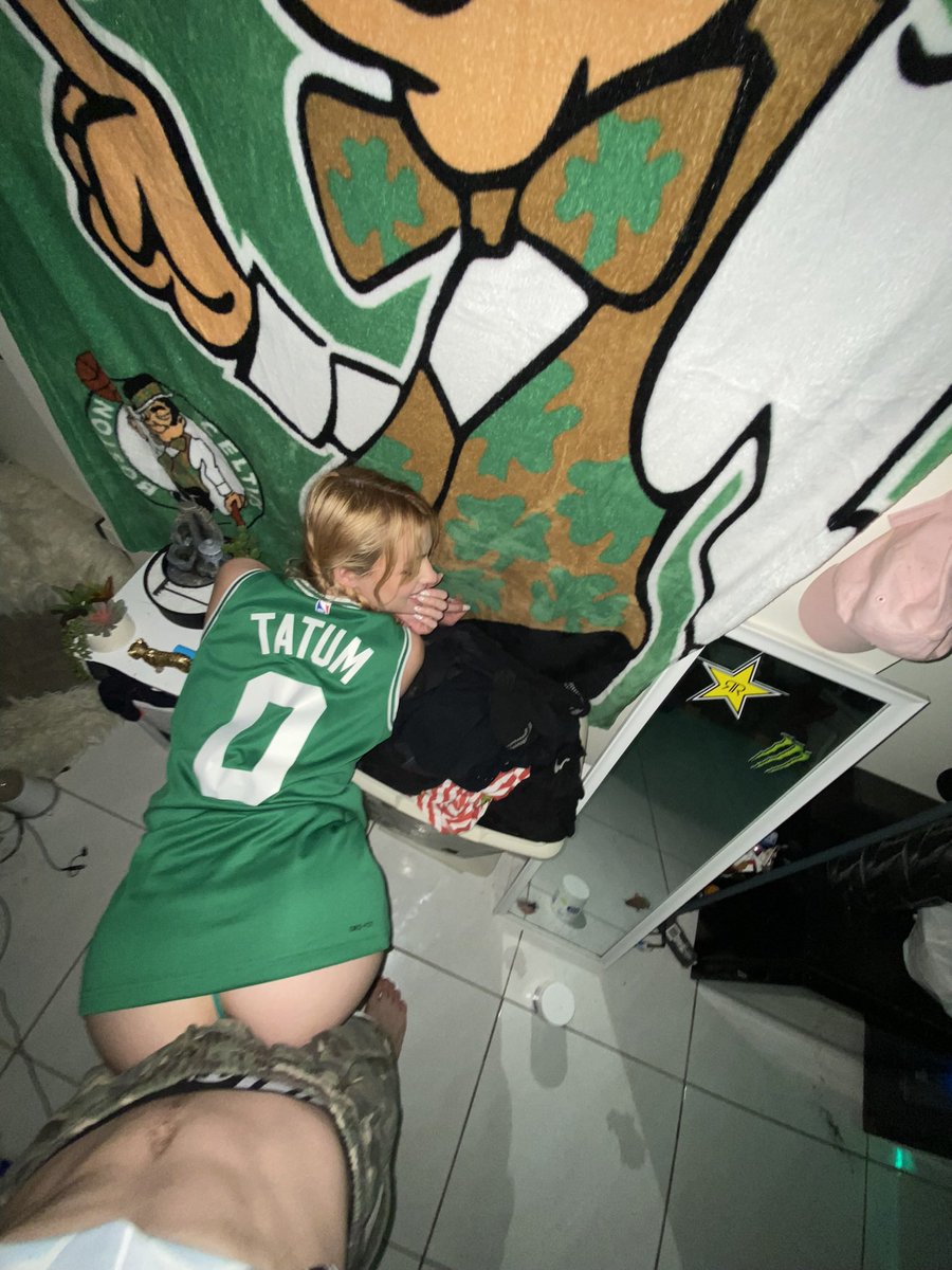 KJsContent69's tweet photo. Who reckons Celtics are gonna win👀👀 @celtics 

#Onlyfan #onlyfans #onlyfansgirl #porn #basketball #celtics #nba #ass #sweep #sex #followmyOF #OF https://t.co/bUqVMTuaCI