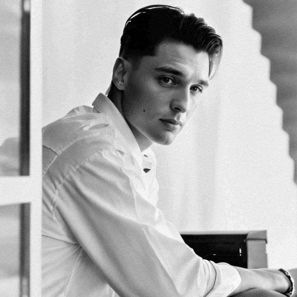 Peso pluma es el claro ejemplo de que no eres feo, sólo  estas mal arreglado