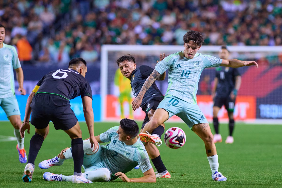 #AmistosoInternacional #SelecciónMexicana

45' ⏱️ ¡Regresamos para la parte complementaria!, ¡México tiene que romper el empate!

🇲🇽 #México 0️⃣🆚0️⃣  #Bolivia 🇧🇴

🔴 EN VIVO 👉 lc.cx/H1avwg