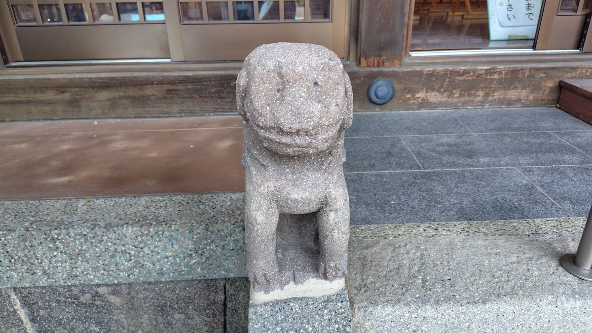 Choppar11's tweet photo. 今日は長崎県雲仙市の小濱神社⛩️へ。肥前狛犬様が数体おられます。龍の天井絵は知らなかった🤭
#小濱神社　#神社 https://t.co/UxiMlSNkFD