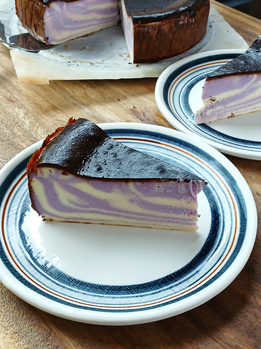 goodforsoul16's tweet image. วันนี้ทำชีสเค้กมัม่วงอีกวัน เผื่อใครไม่ทันเมื่องาน รอบนี้ลองเทลายดู น่ารัก