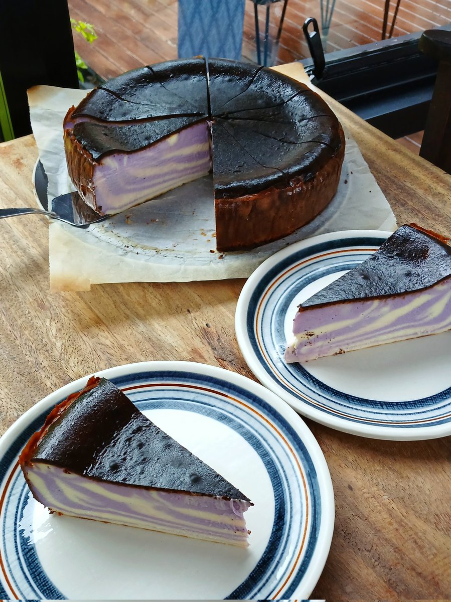 goodforsoul16's tweet image. วันนี้ทำชีสเค้กมัม่วงอีกวัน เผื่อใครไม่ทันเมื่องาน รอบนี้ลองเทลายดู น่ารัก