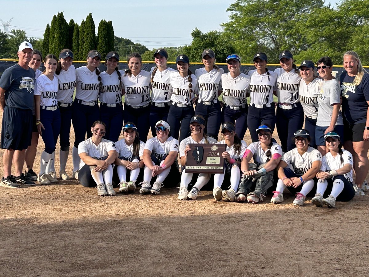 Lemont_Softball's tweet photo. SECTIONAL CHAMPS! Such a great team win all around! @sydneykibbon and @rhea_mardjetko pitched a gem! Bats were fire! 11 runs on 11 hits. Two 💣s  by @allipawlowicz25 and @AFT2024 ! Also great defense all around! Next up, supers! https://t.co/qCdrD2BUWx